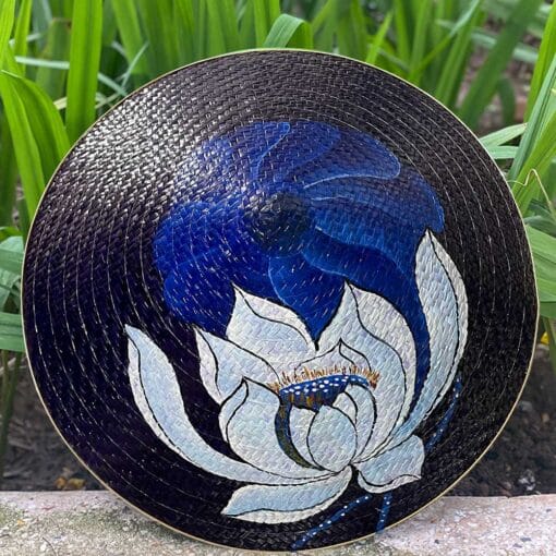 Nón cỏ bàng tím than họa tiết Sen trắng