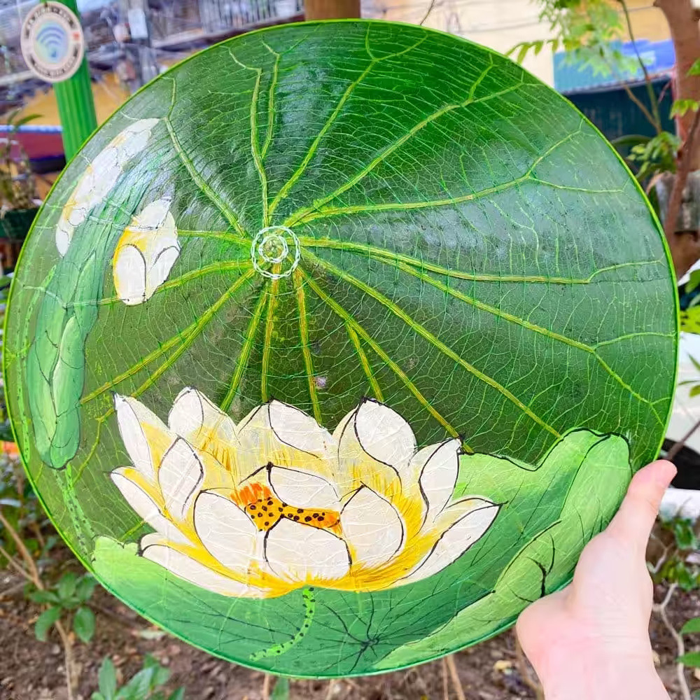 Nón lá sen Huế họa tiết sen vàng – Mẫu 01 - Ảnh 3