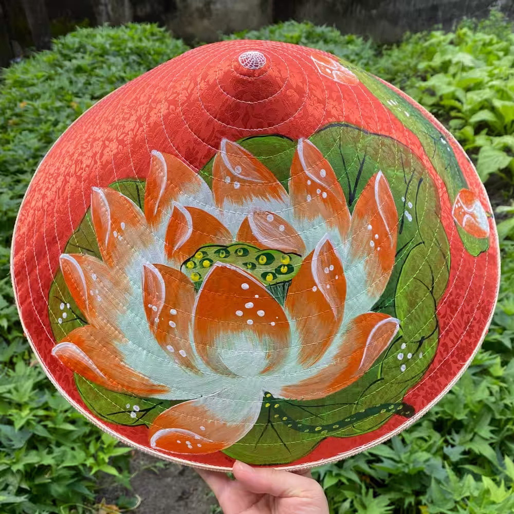 Nón lụa đỏ họa tiết Sen vàng
