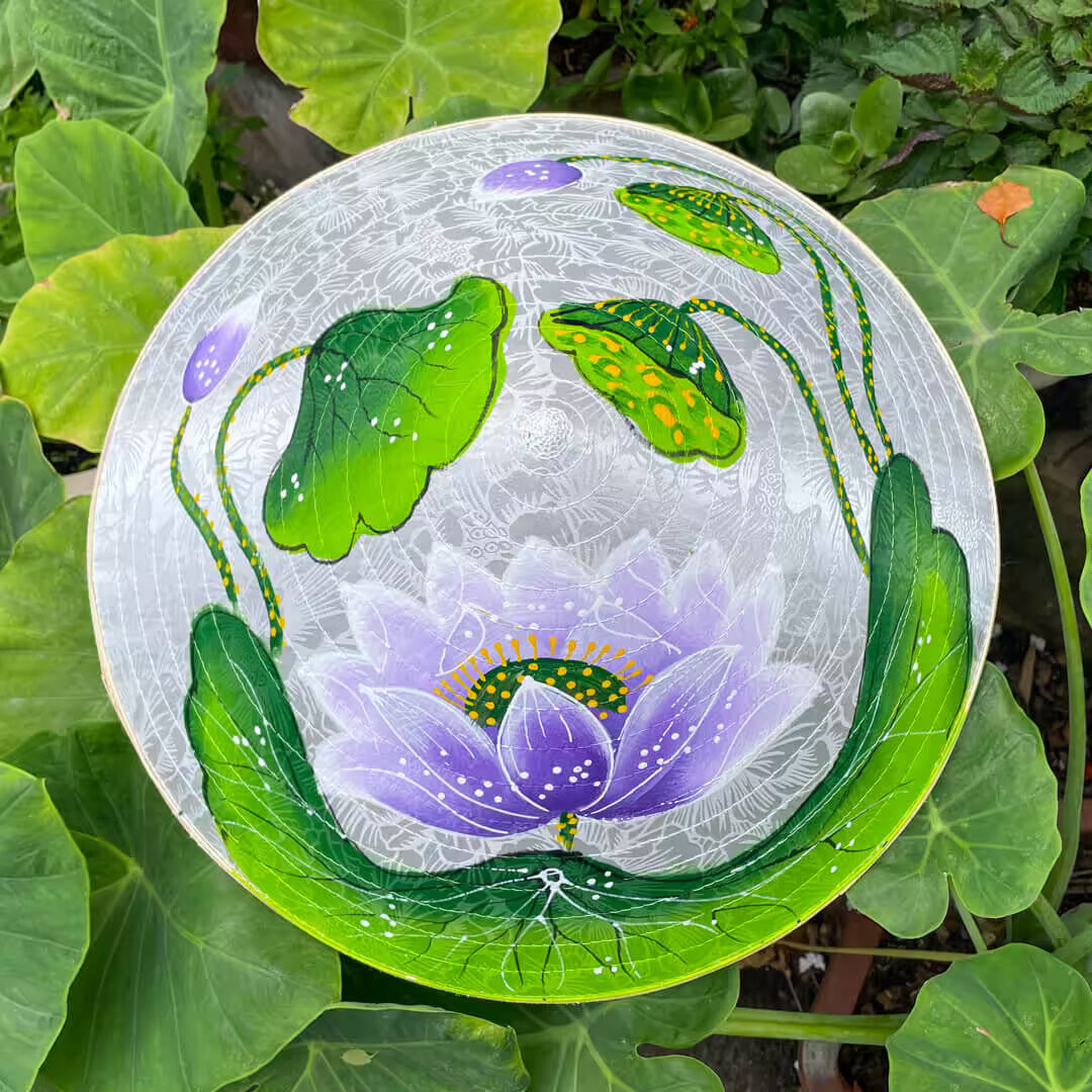 Nón lụa huế họa tiết sen tím hài hòa