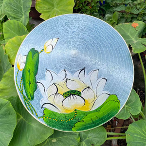 Nón lụa vàng họa tiết sen trắng – Mẫu 01